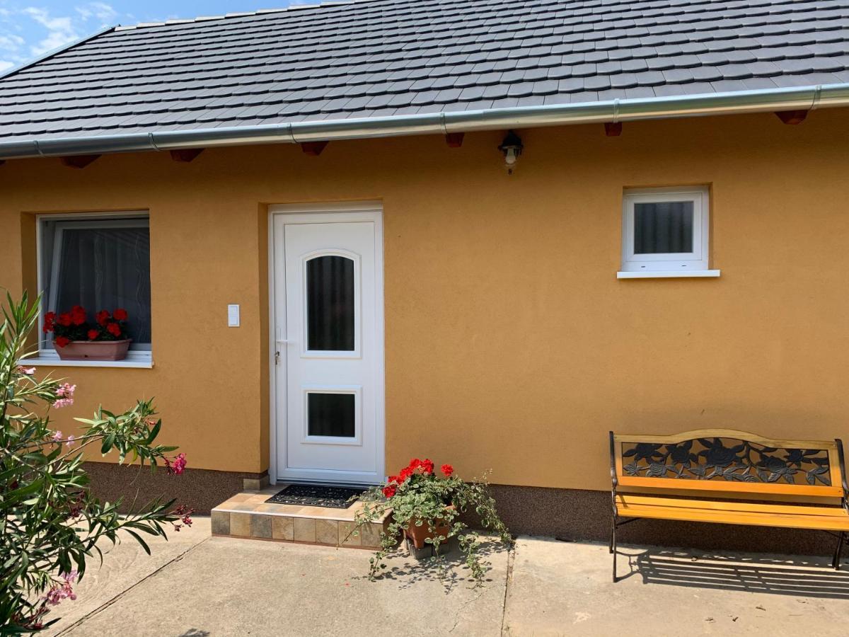 Dalia Apartman Gyoemro Экстерьер фото