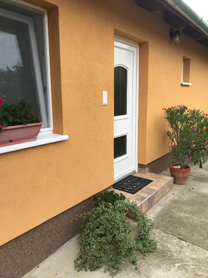 Dalia Apartman Gyoemro Экстерьер фото